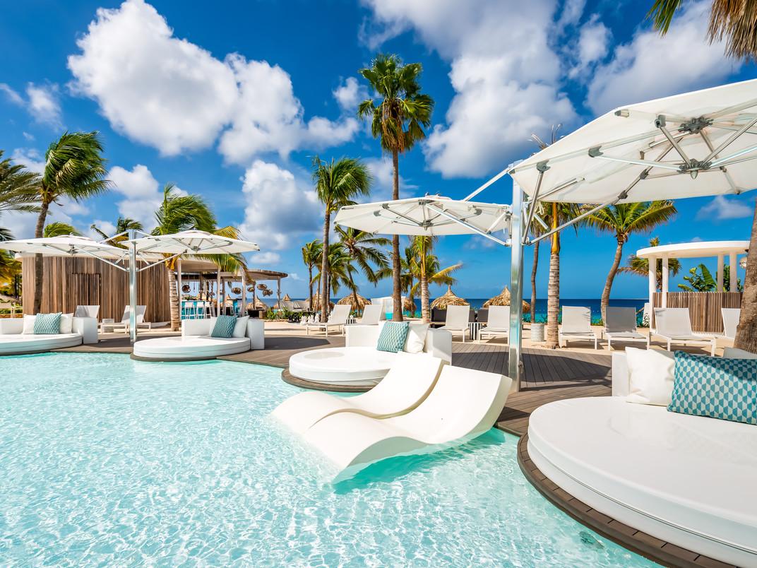 Zwembad van Van der Valk Plaza Bonaire